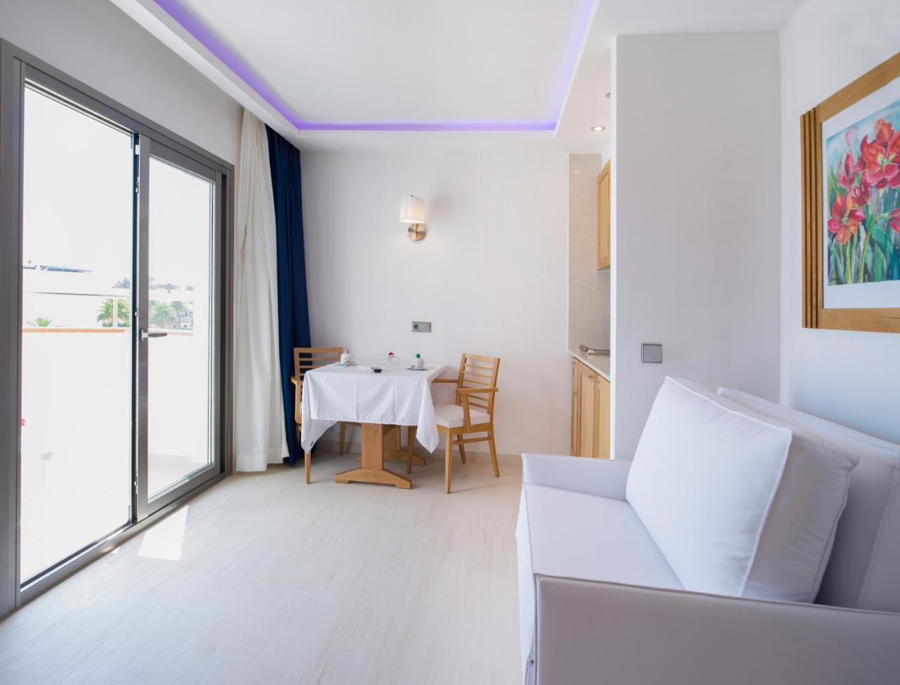 My Way Luxury Ibiza Studio - Ab Group Playa d'en Bossa Bagian luar foto