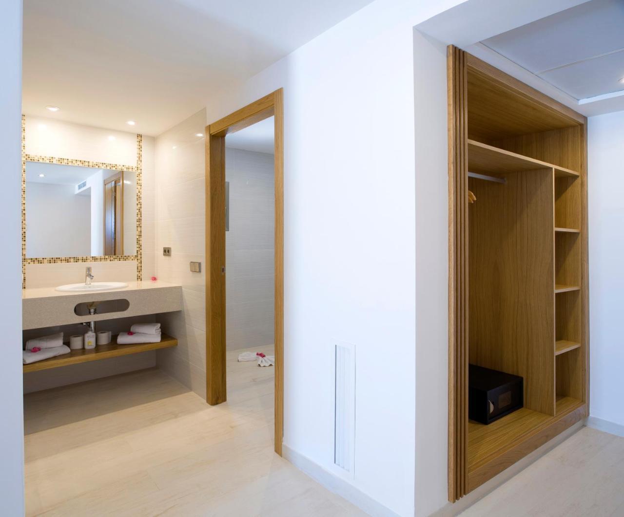 My Way Luxury Ibiza Studio - Ab Group Playa d'en Bossa Bagian luar foto